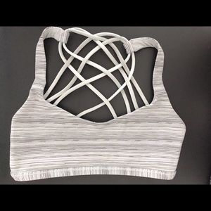 Lululemon feee to be wild sport bra size 4